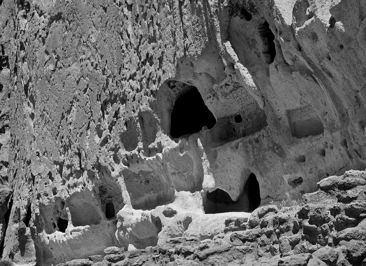 Bandelier Long House 1928 bw.jpg